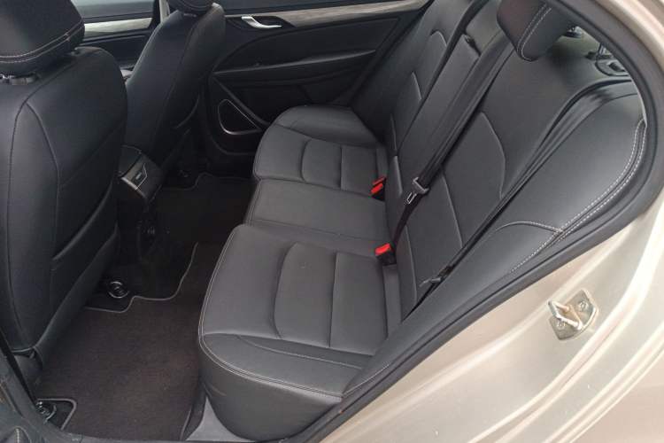 Used Geely Auto Emgrand 2019 Leading Edition 1.5L Manual Upward Asian Games Edition China VI Interior 4