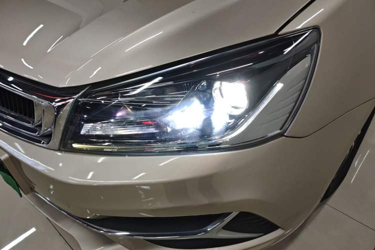 Used Geely Auto Emgrand 2019 Leading Edition 1.5L CVT Luxury Model China VI Standard Left Front Headlight