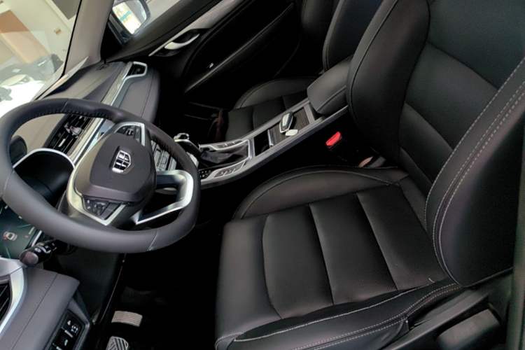 Used Geely Auto Emgrand 2019 Leading Edition 1.5L CVT Upward-Connected Model China VI Standard Left Front Seat