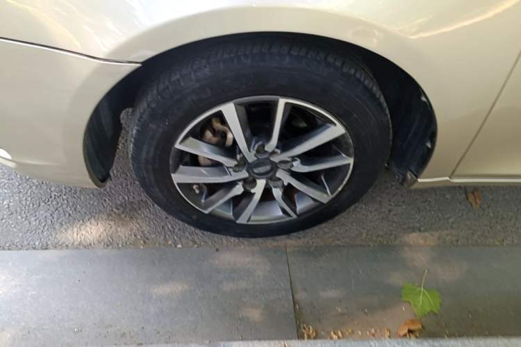 Used Geely Auto Emgrand 2019 Leading Edition 1.5L CVT Upward-Connected Model China VI Standard Left Front Wheel Hub