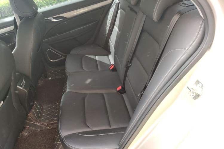 Used Geely Auto Emgrand 2019 Leading Edition 1.5L CVT Luxury Model China V Standard Left Rear Seat