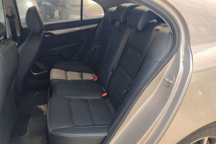 Used Geely Auto Emgrand 2019 Leading Edition 1.5L Manual Luxury Model China VI Standard Left Rear Seat