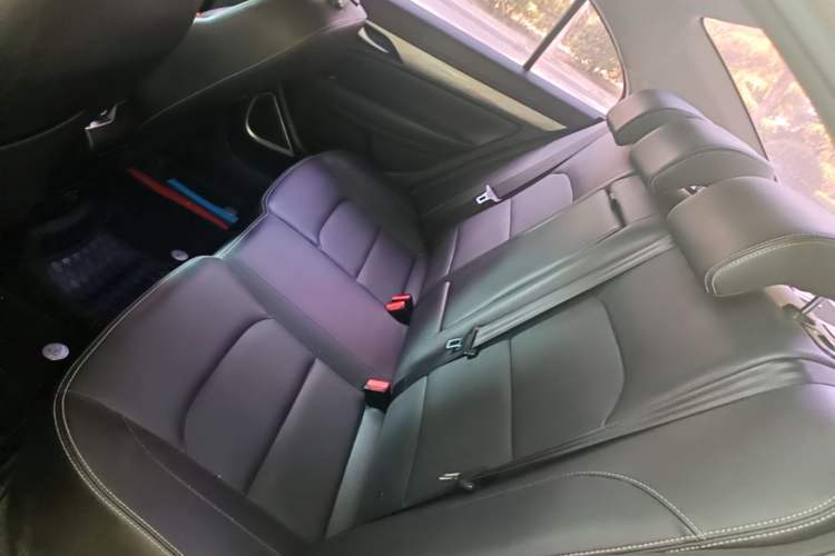 Used Geely Auto Emgrand 2019 Leading Edition 1.5L CVT Upward-Connected Model China VI Standard Left Rear Seat