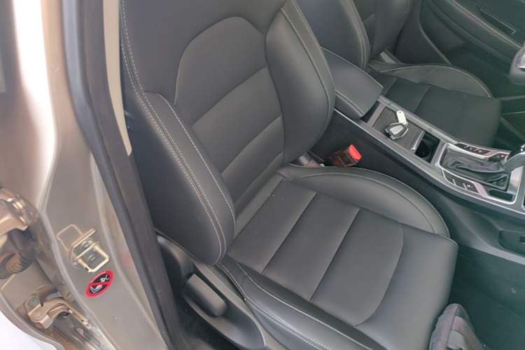 Used Geely Auto Emgrand 2019 Leading Edition 1.5L CVT Upward-Connected Model China VI Standard Right Front Seat