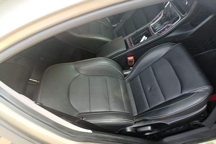 Used Geely Auto Emgrand 2019 Leading Edition 1.5L CVT Upward-Connected Model China VI Standard Right Front Seat