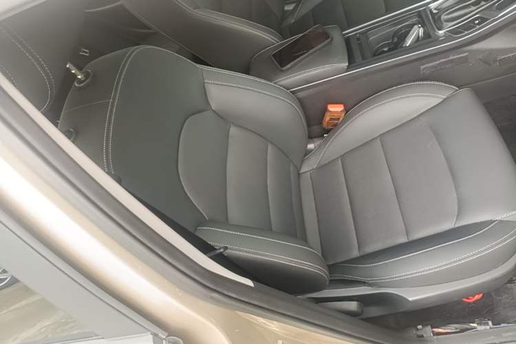 Used Geely Auto Emgrand 2019 Leading Edition 1.5L CVT Luxury Model China VI Standard Right Front Seat
