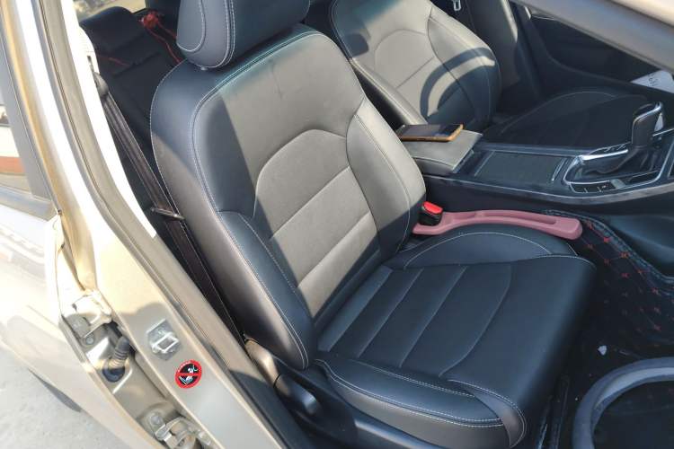 Used Geely Auto Emgrand 2019 Leading Edition 1.5L CVT Luxury Model China VI Standard Right Front Seat