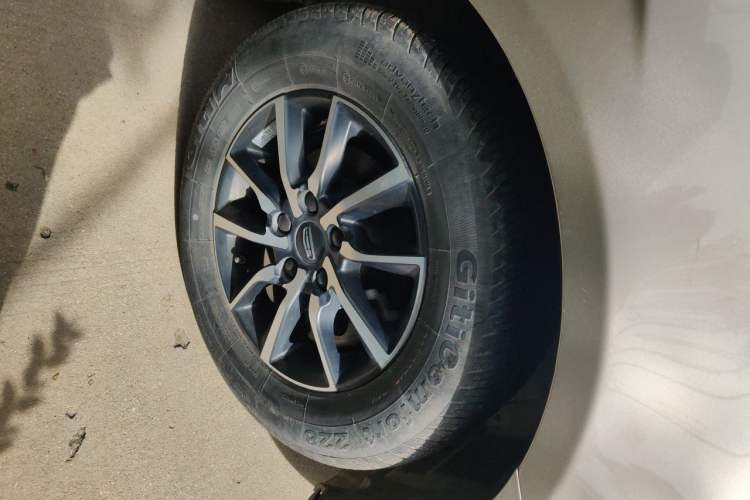 Used Geely Auto Emgrand 2019 Leading Edition 1.5L CVT Luxury Model China V Standard Right Front Wheel Hub