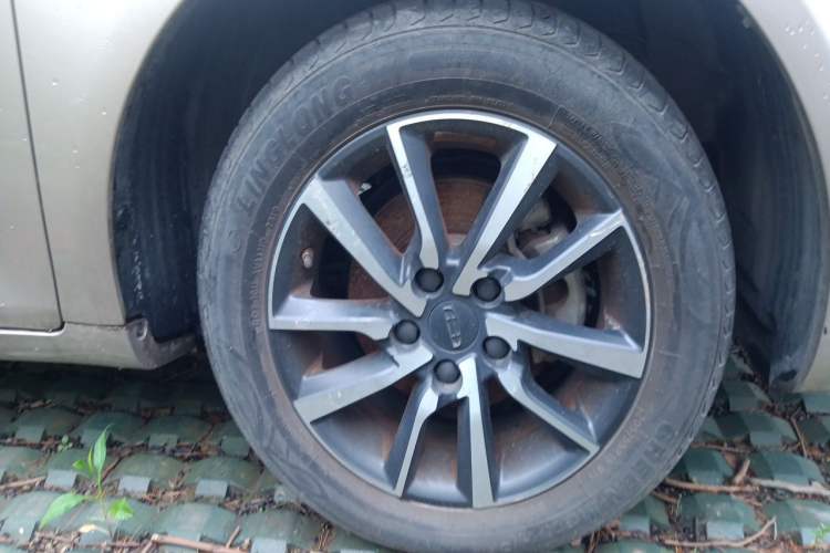 Used Geely Auto Emgrand 2019 Leading Edition 1.5L Manual Upgraded Connectivity Model China VI Standard Right Front Wheel Hub