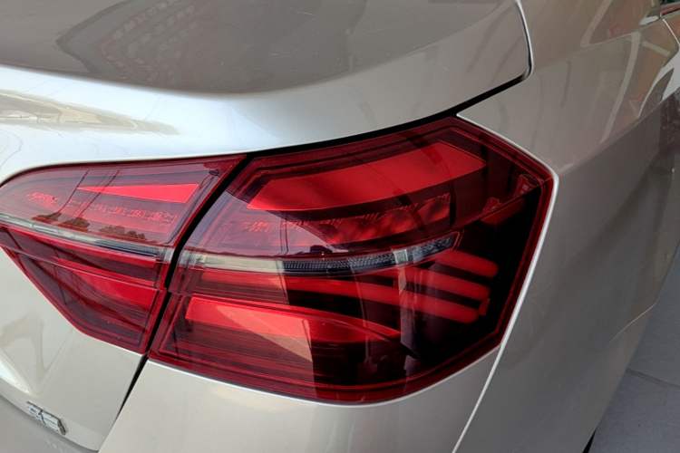 Used Geely Auto Emgrand 2019 Leading Edition 1.5L CVT Upward-Connected Model China VI Standard Right Rear Taillight