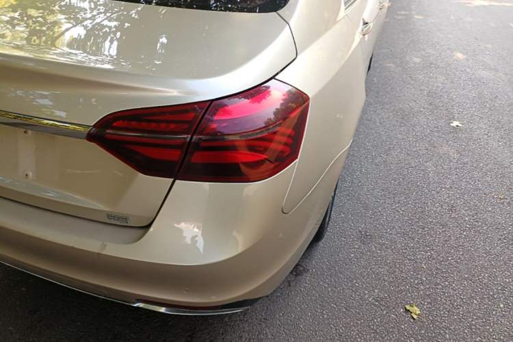 Used Geely Auto Emgrand 2019 Leading Edition 1.5L CVT Upward-Connected Model China VI Standard Right Rear Taillight