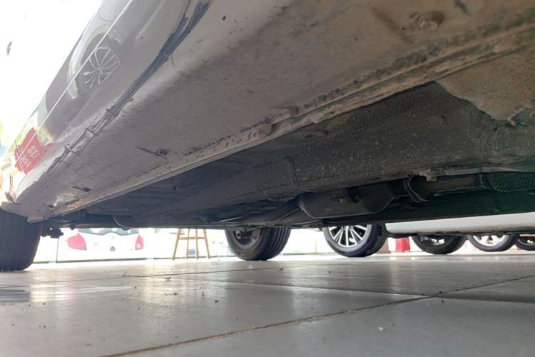 Used Geely Auto Emgrand 2019 Leading Edition 1.5L CVT Upward-Connected Model China VI Standard Right Side Sill