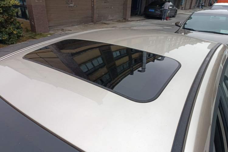 Used Geely Auto Emgrand 2019 Leading Edition 1.5L Manual Upward Asian Games Edition China VI Roof