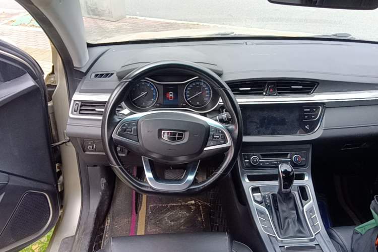 Used Geely Auto Emgrand 2019 Leading Edition 1.5L CVT Luxury Model China V Standard Steering Wheel