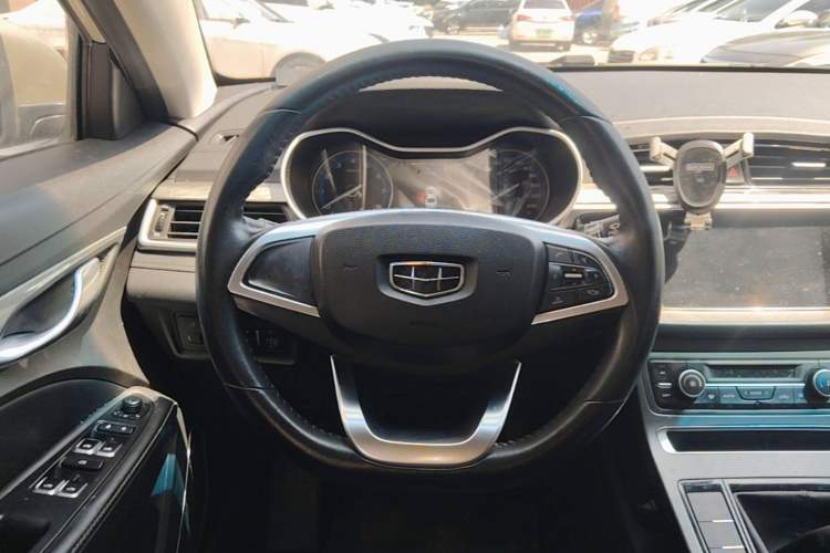 Used Geely Auto Emgrand 2019 Leading Edition 1.5L Manual Luxury Model China VI Standard Steering Wheel
