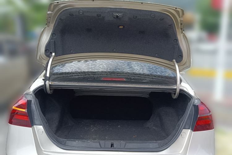 Used Geely Auto Emgrand 2019 Leading Edition 1.5L CVT Luxury Model China V Standard Trunk
