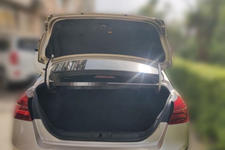 Used Geely Auto Emgrand 2019 Leading Edition 1.5L CVT Luxury Model China V Standard Trunk