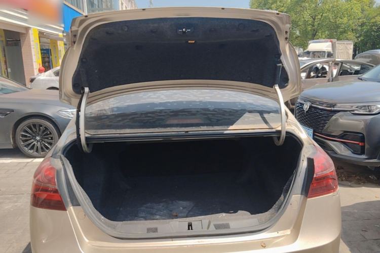 Used Geely Auto Emgrand 2019 Leading Edition 1.5L Manual Luxury Model China VI Standard Trunk