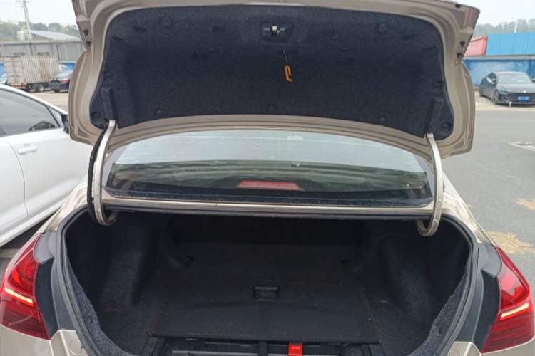 Used Geely Auto Emgrand 2019 Leading Edition 1.5L Manual Upward Asian Games Edition China VI Trunk