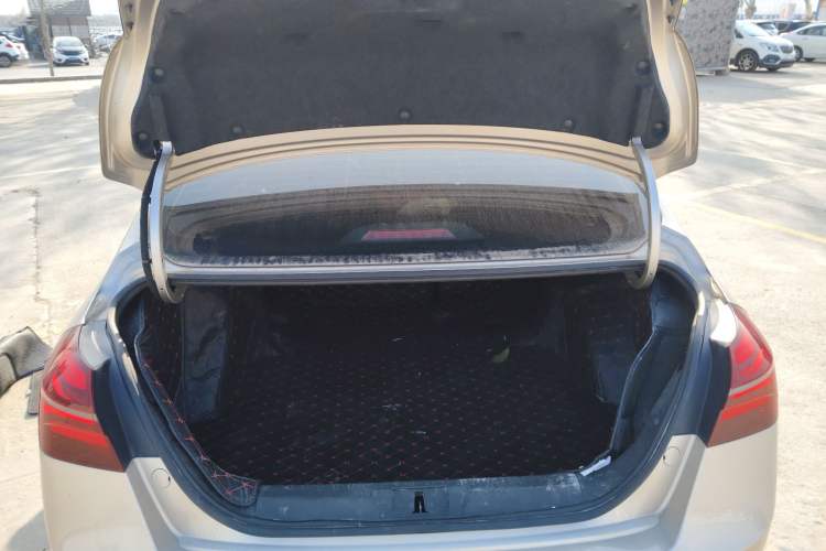 Used Geely Auto Emgrand 2019 Leading Edition 1.5L CVT Luxury Model China VI Standard Trunk