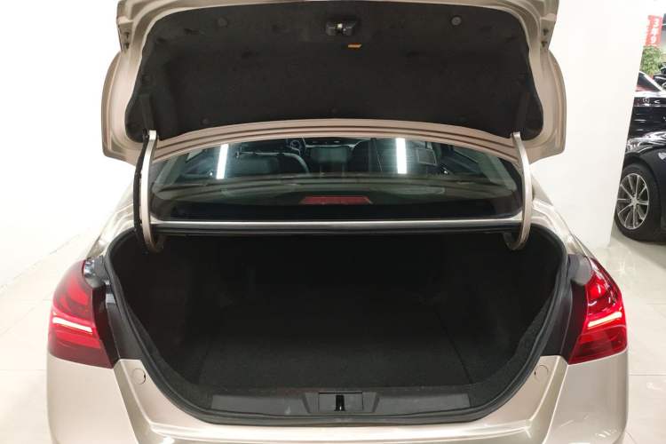 Used Geely Auto Emgrand 2019 Leading Edition 1.5L CVT Luxury Model China VI Standard Trunk
