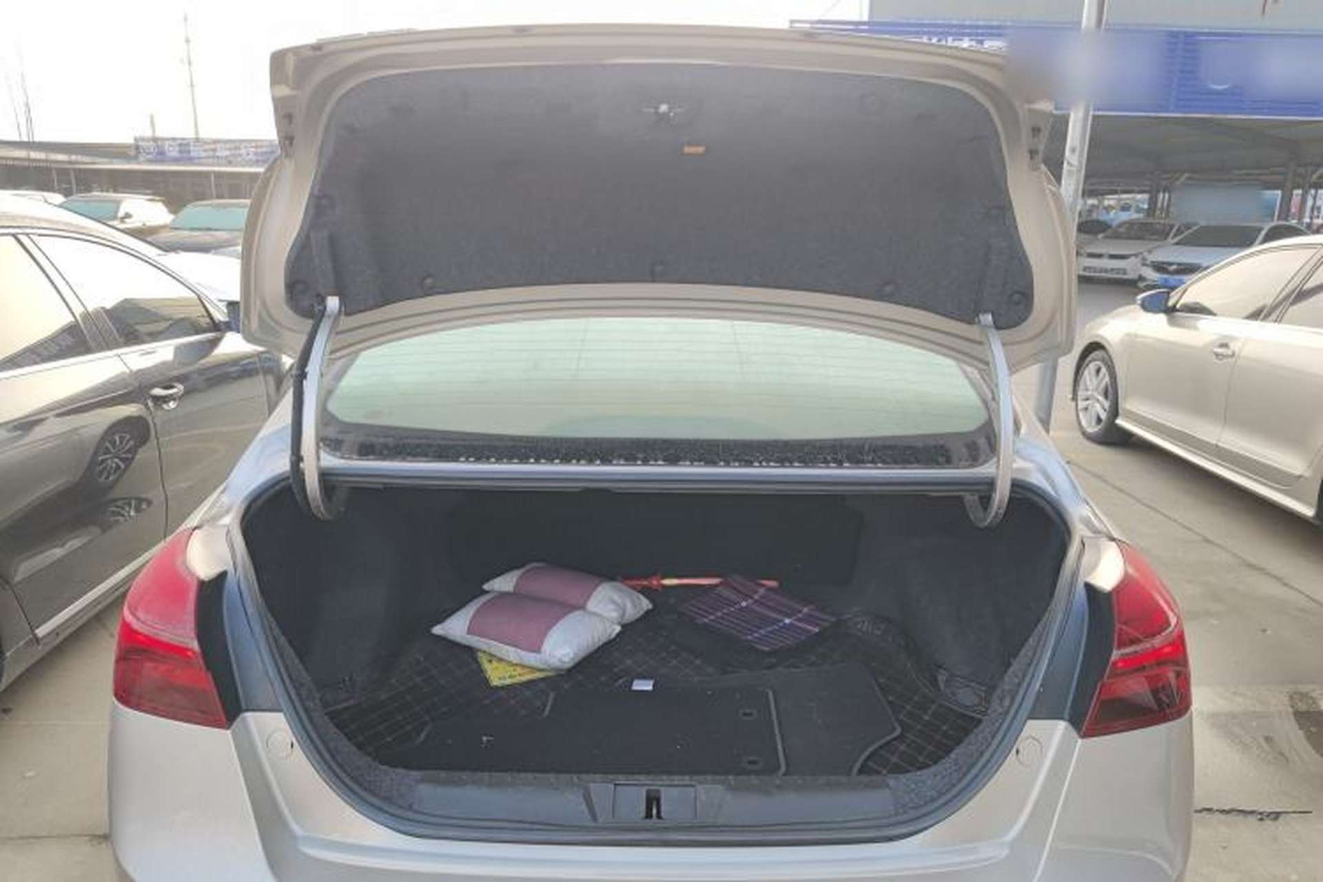Used Geely Auto Emgrand 2019 Leading Edition 1.5L Manual Upgraded Connectivity Model China VI Standard Trunk