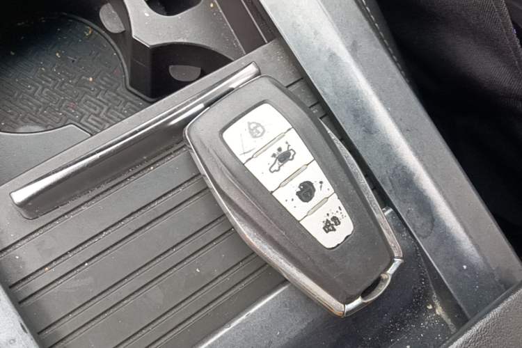 Used Geely Auto Emgrand 2019 Leading Edition 1.5L CVT Luxury Model China V Standard Vehicle Key