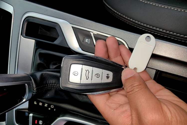Used Geely Auto Emgrand 2019 Leading Edition 1.5L CVT Upward-Connected Model China VI Standard Vehicle Key