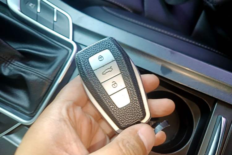 Used Geely Auto Emgrand 2019 Leading Edition 1.5L CVT Upward-Connected Model China VI Standard Vehicle Key