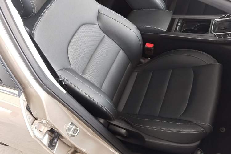 Used Geely Auto Emgrand 2020 1.5L CVT Upward Version Interior 8