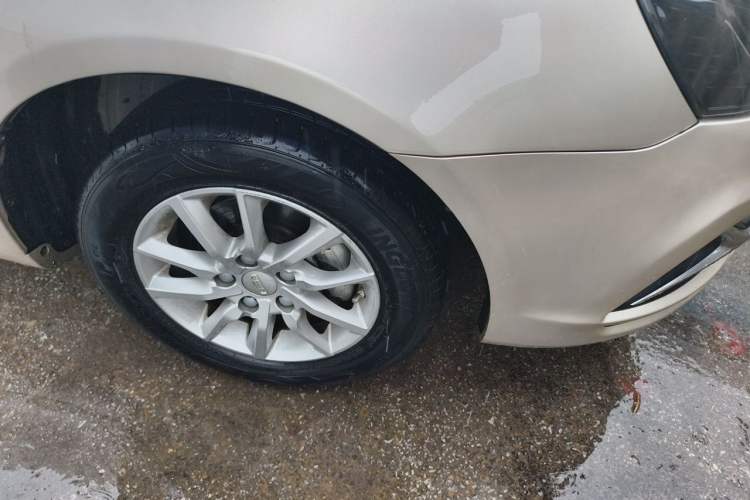 Used Geely Auto Emgrand 2020 1.5L Manual Comfort Version Right Front Wheel Hub