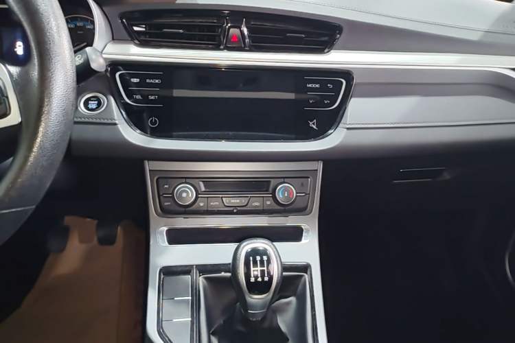Used Geely Auto Emgrand 2020 1.5L Manual Luxury Model Audio And AC Panel