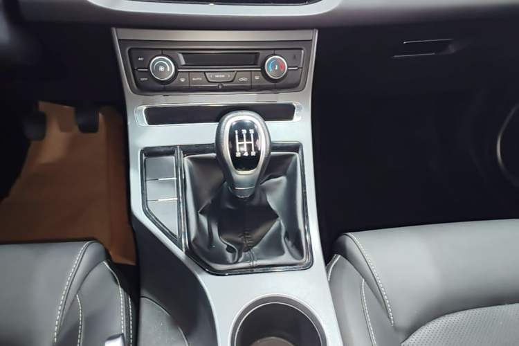Used Geely Auto Emgrand 2020 1.5L Manual Luxury Model Gear Lever