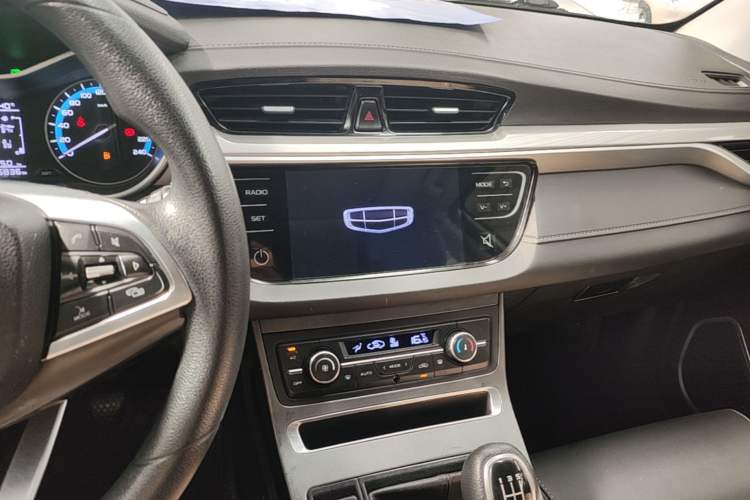 Used Geely Auto Emgrand 2020 1.5L Manual Luxury Model Audio And AC Panel