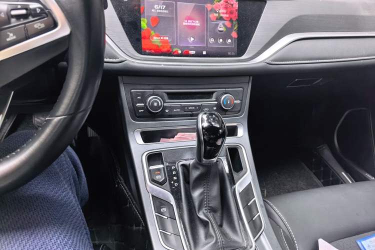 Used Geely Auto Emgrand 2020 1.5L CVT Upward Version Audio And AC Panel