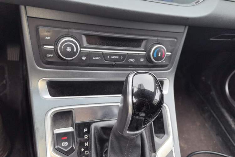 Used Geely Auto Emgrand 2020 1.5L CVT Upward Version Audio And AC Panel