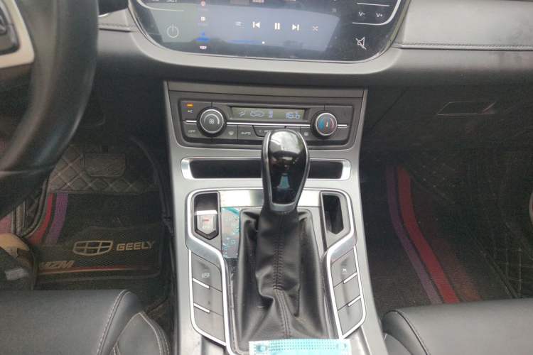 Used Geely Auto Emgrand 2020 1.5L CVT Upward Version Audio And AC Panel
