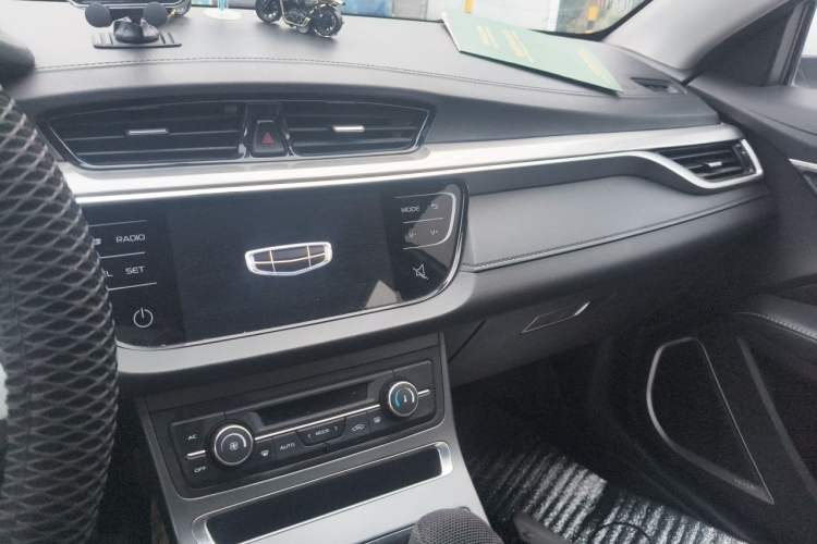 Used Geely Auto Emgrand 2020 1.5L Manual Luxury Model Audio And AC Panel
