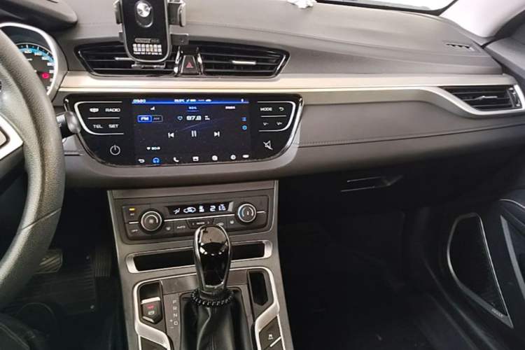 Used Geely Auto Emgrand 2020 1.5L CVT Luxury Model Center Console