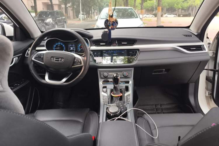 Used Geely Auto Emgrand 2020 1.5L CVT Luxury Model Center Console