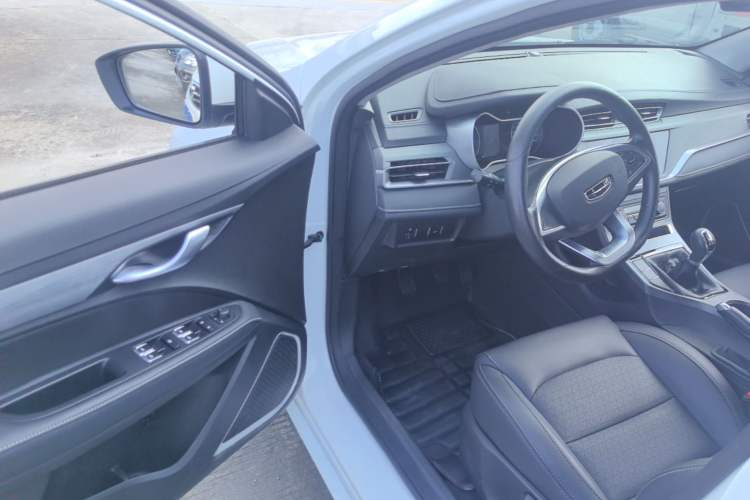 Used Geely Auto Emgrand 2020 1.5L Manual Luxury Model Driver Seat