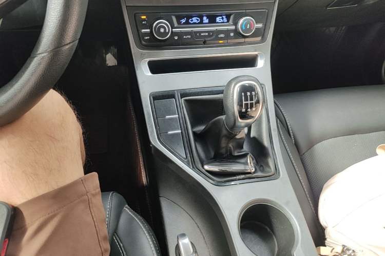 Used Geely Auto Emgrand 2020 1.5L Manual Luxury Model Gear Lever