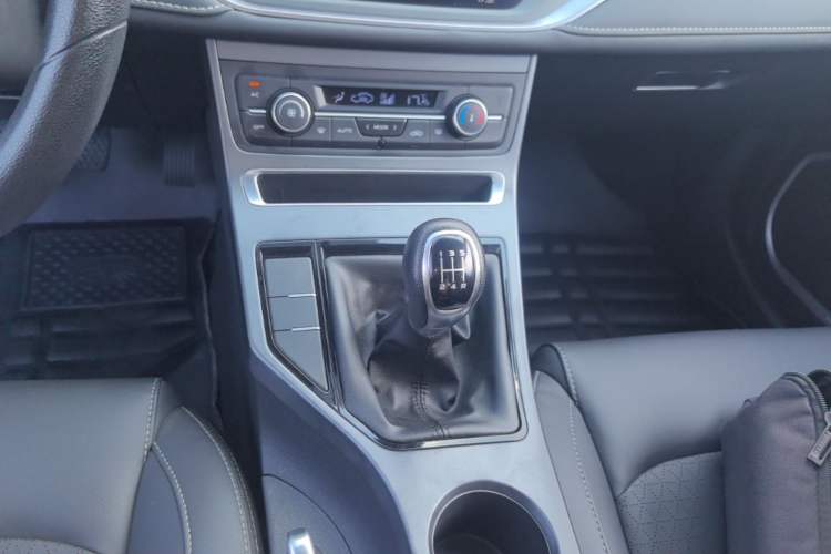 Used Geely Auto Emgrand 2020 1.5L Manual Luxury Model Gear Lever
