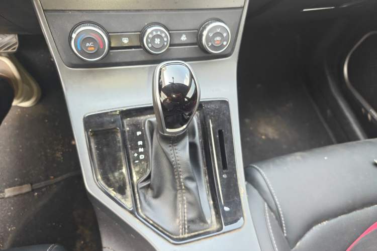 Used Geely Auto Emgrand 2020 1.5L CVT Comfort Model Gear Lever