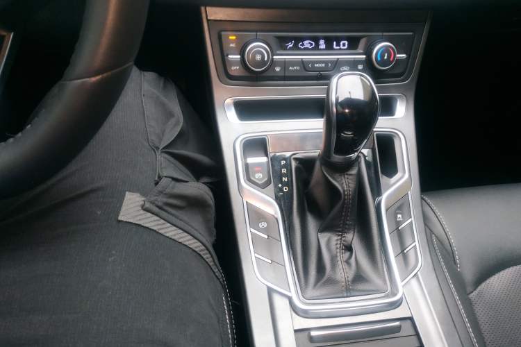 Used Geely Auto Emgrand 2020 1.5L CVT Upward Version Gear Lever