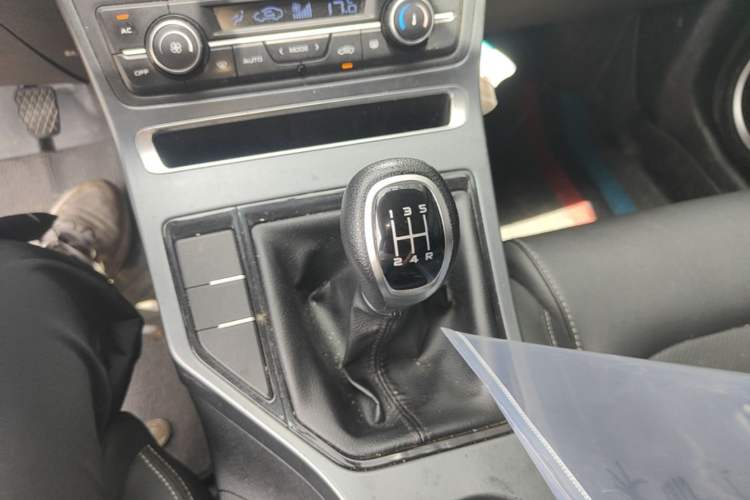 Used Geely Auto Emgrand 2020 1.5L Manual Upward Edition Gear Lever