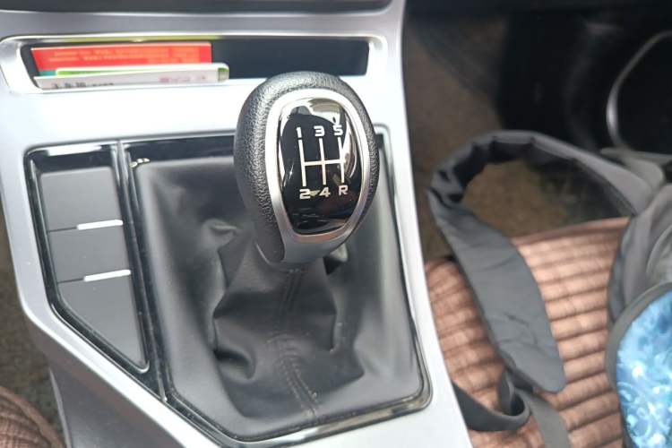 Used Geely Auto Emgrand 2020 1.5L Manual Comfort Version Gear Lever