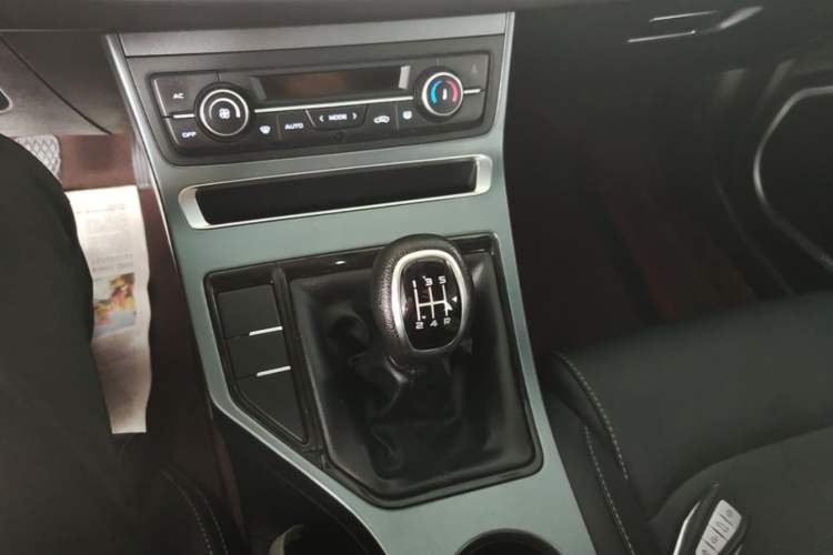 Used Geely Auto Emgrand 2020 1.5L Manual Luxury Model Gear Lever