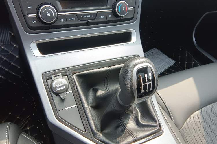 Used Geely Auto Emgrand 2020 1.5L Manual Luxury Model Gear Lever