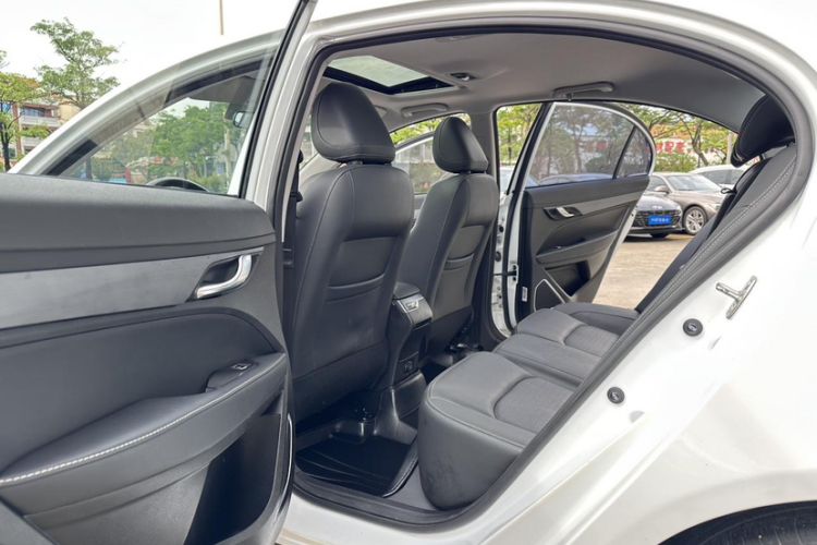 Used Geely Auto Emgrand 2020 1.5L CVT Upward Version Interior 10